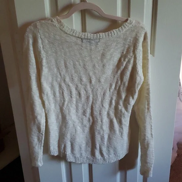 Cream colored size M women's sweater - Picture 3 of 3